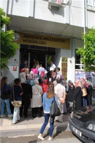 Öğrenci Velilerinden Müdür İçin İmza Kampanyası