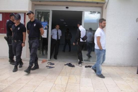 Iğdır'da Öğretmenlerden 'kravatlı Protesto'