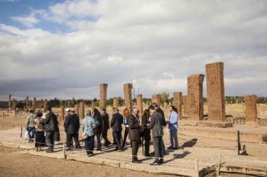 Bilim Adamları Selçuklu Mezarlığı'nı Gezdi