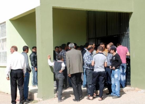 Midyat'ta Yüzlerce Vatandaş İş Başvurusu İçin Bekledi