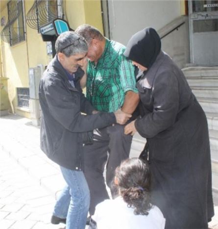 Üzerine Benzin Döken İmam Kendini Yakmaya Çalıştı