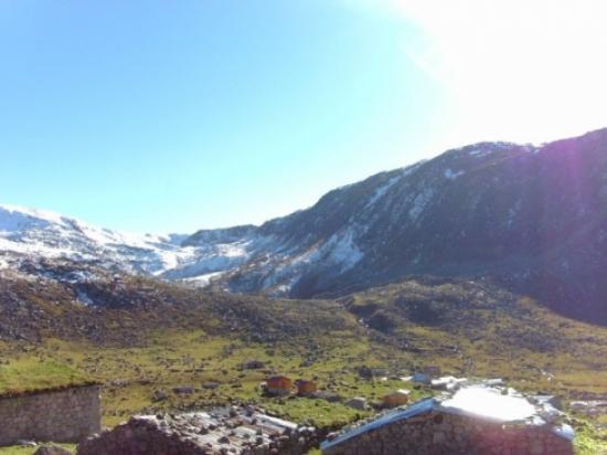 Rize'nin Yüksek Kesimlerine Yılın İlk Karı Yağdı