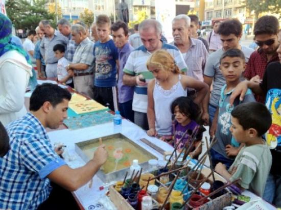 Akmek'te Ebru Kursları Devam Ediyor