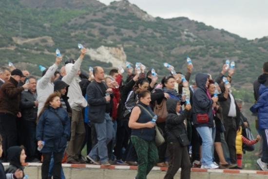 Yüzlerce Kişi Burdur Gölü'ne Su Döktü