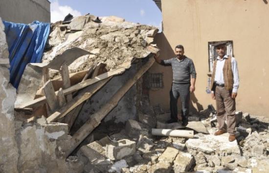 Sağanak Yağmur Evleri Yıktı