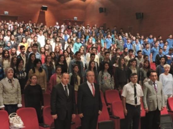 ''sahte Cennet Sessiz Çığlık'' Adlı Tiyatro Oyunu Bilecik Ve Bozüyük'te Sahnelendi