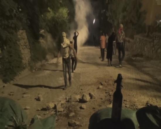 Molotof Atan Eylemci Yanmaktan Son Anda Kurtuldu