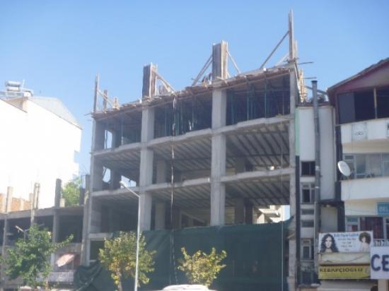 Güvenlik Önlemi Almadan İnşaatlarda Çalışıyorlar