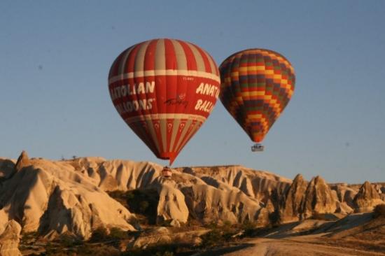 Kapadokya'da Balonlar Yeniden Havalandı