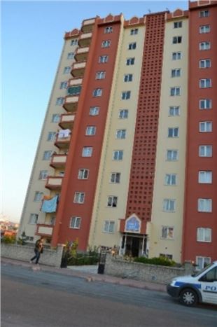 Evin Balkonunda İntihar Etti
