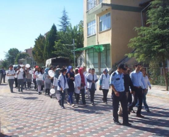 Selendi'de Sağlıkçılar Sağlıklı Yaşam Yürüyüşü Düzenlendi