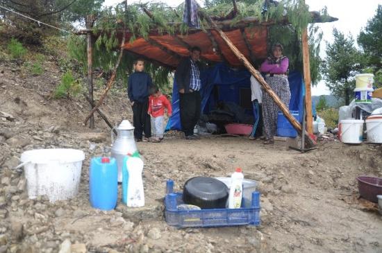 (özel Haber) Çadırda Yaşayan 7 Kişilik Aile Yardım Bekliyor