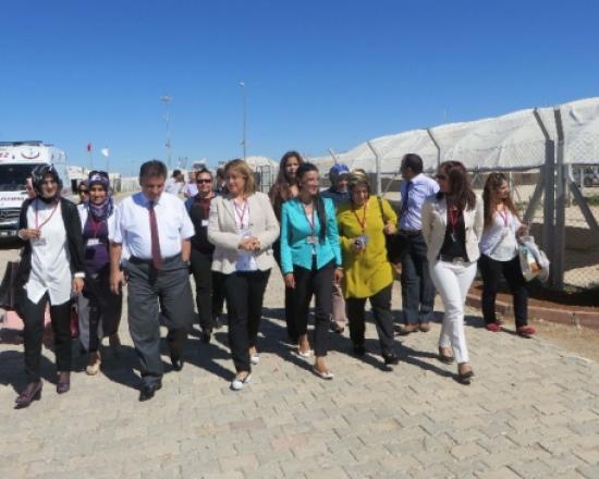 Ak Kadınlardan Çadırkente Ziyaret