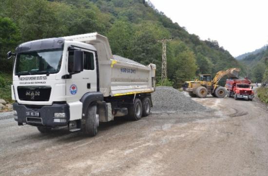 Trabzon Büyükşehir 14.5 Km'lik Araklı-yeşilyurt Grup Yolunu Asfaltlıyor