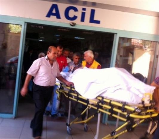 Araç İle Duvar Arasında Sıkıştı