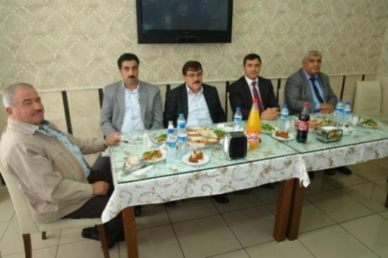 Muhtarlar'dan Kaymakam Malğaç'a Veda Yemeği