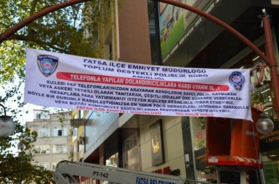 Polisten Pankartlı Uyarı