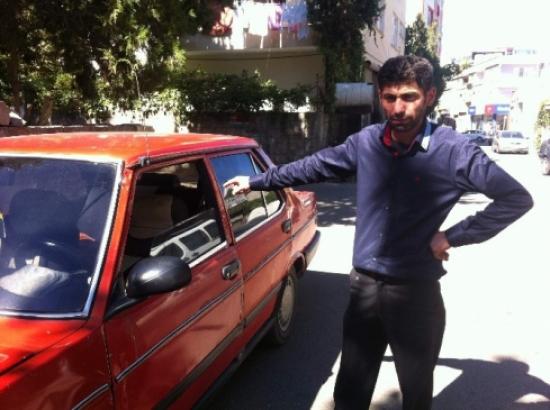 Camı Açık Unutulan Otomobilden Cüzdan Çaldılar