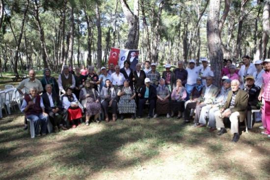 Huzurevi Sakinlerine Bayram Eğlencesi