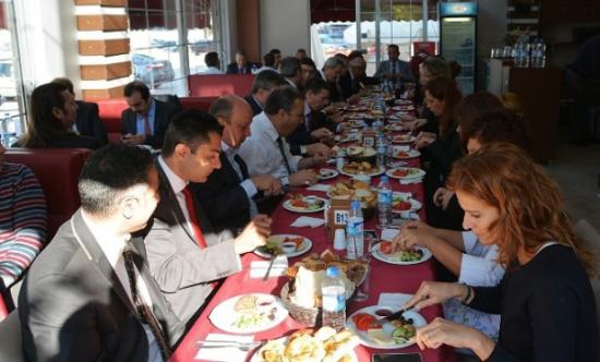 Yunusemre Belediyesi'nden Pazaryerlerinde Çöp Poşeti Uygulaması