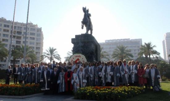 İzmir Ekonomi 14. Kez Kapılarını Açtı