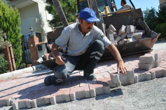 Güzelbahçe'nin Yolları Güzelleşiyor