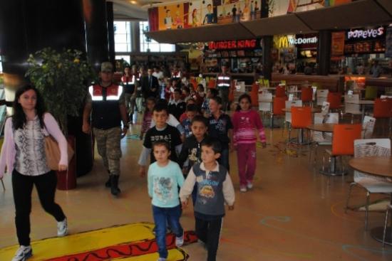 Bayram Öncesinde Jandarmadan Köy Çocuklarına Sinema Sürprizi