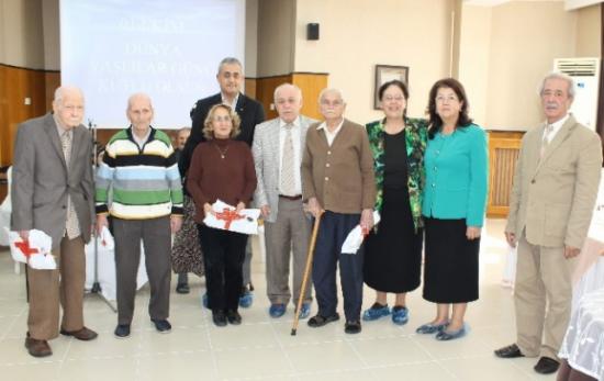 Aydın Huzurevinde Zeybekli Yaşlılar Günü Kutlaması