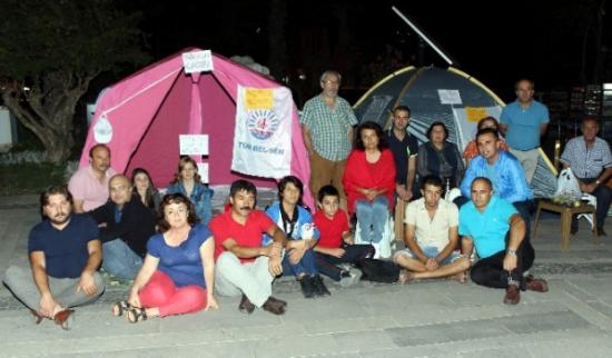 İşçilerden Belediye Bahçesinde Çadır