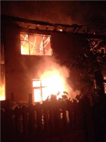 Düzce'de İki Katlı Ev Kül Oldu