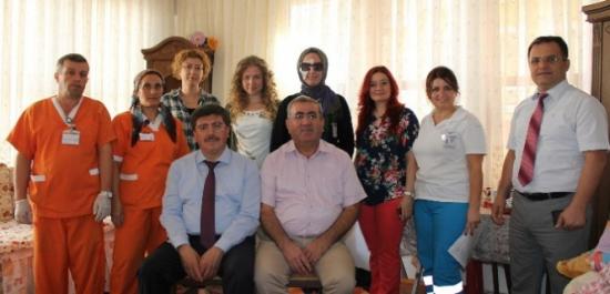 Dr.taş Alanya'da Evde Yatağa Bağımlı Hastaları Ziyaret Etti
