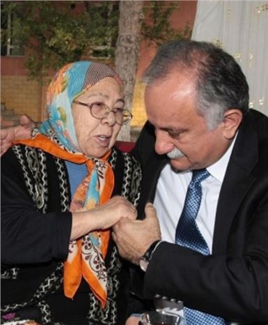 Bayraklı Belediyesi Bayram Öncesi Sevindirdi