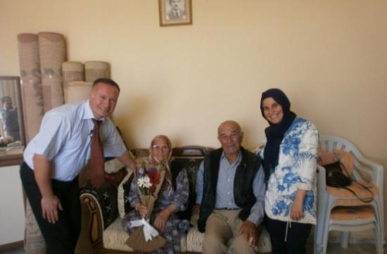 Sağlık Personelinden Yaşlılara Ziyaret