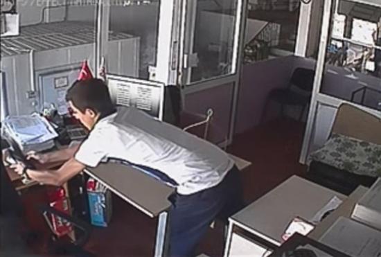 İş Yerine Kamera Taktırdı 2 Saat Sonra Cüzdanı Çalındı