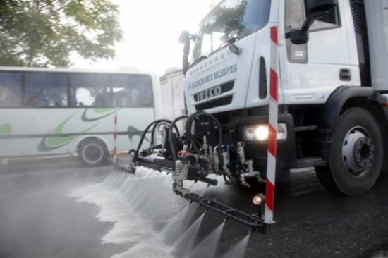 Küçükçekmece Belediyesi Temizlik Ekipleri İş Başında