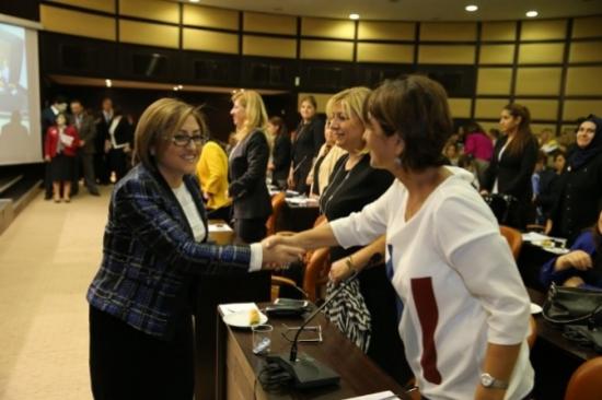 Yerel Yönetimlere Kadın Eli Değecek