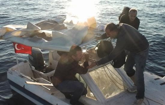 Mülteciler Denizde Mahsur Kaldı