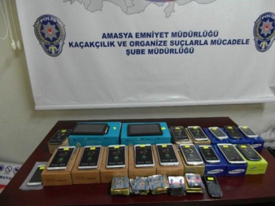 Amasya Polisinden Kaçak Telefon Ve Hap Baskını