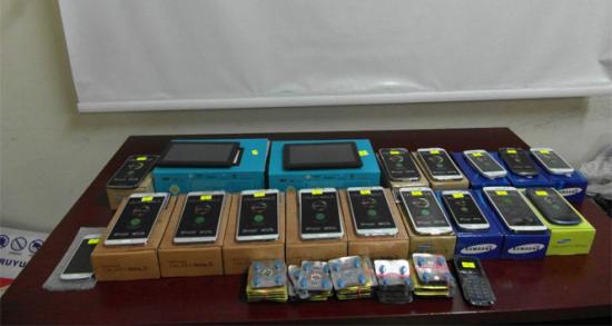 Amasya polisinden kaçak telefon ve hap baskını!