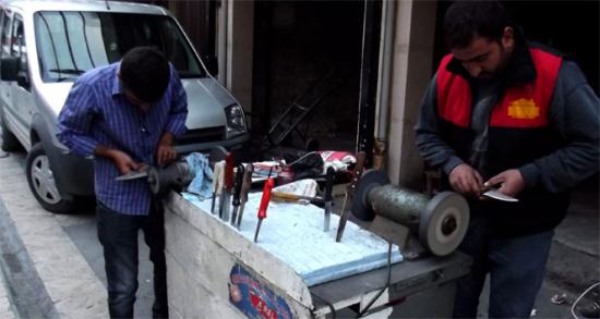 Bıçaklar kurbanlıklara hazırlanıyor!