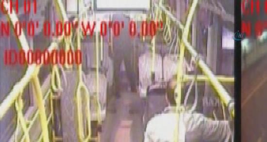 Otobüs şoförüne yumruklu saldırı kamerada!