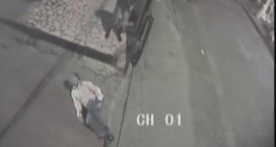 Otomobilden kurşunlama anı kameralara işte böyle yansıdı!