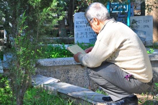 Arefe Günü Mezarlıklar Doldu Taştı