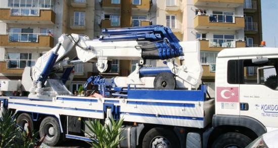 Çılgın eyleme polis engeli!