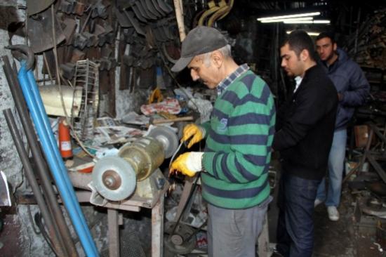 Bıçaklar Kurbana Bileniyor