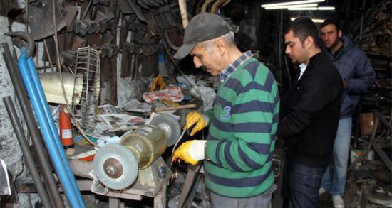 Bıçaklar kurbana bileniyor!