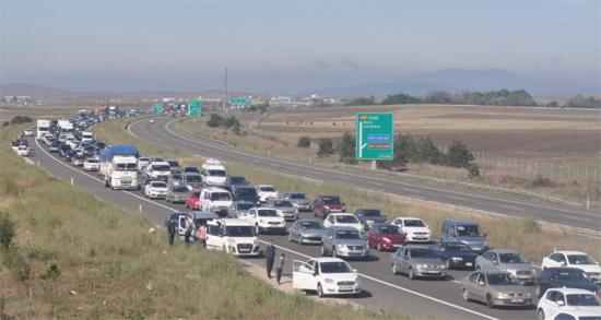 Tatilciler tatil yolunda perişan oldu!