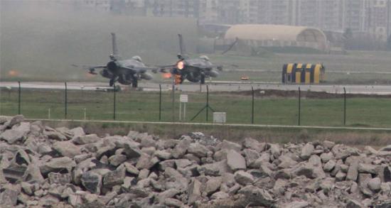 Jetler belirledi, obüsler vurdu!