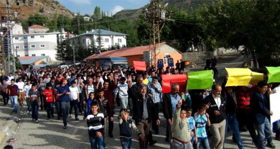 Çukurcada IŞİD saldırılarına protesto yürüyüşü!