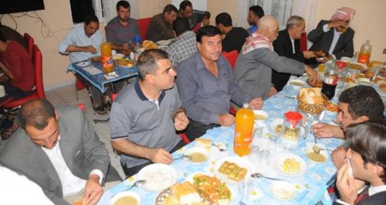 Futbol kulübünden Ezidilere yemek!